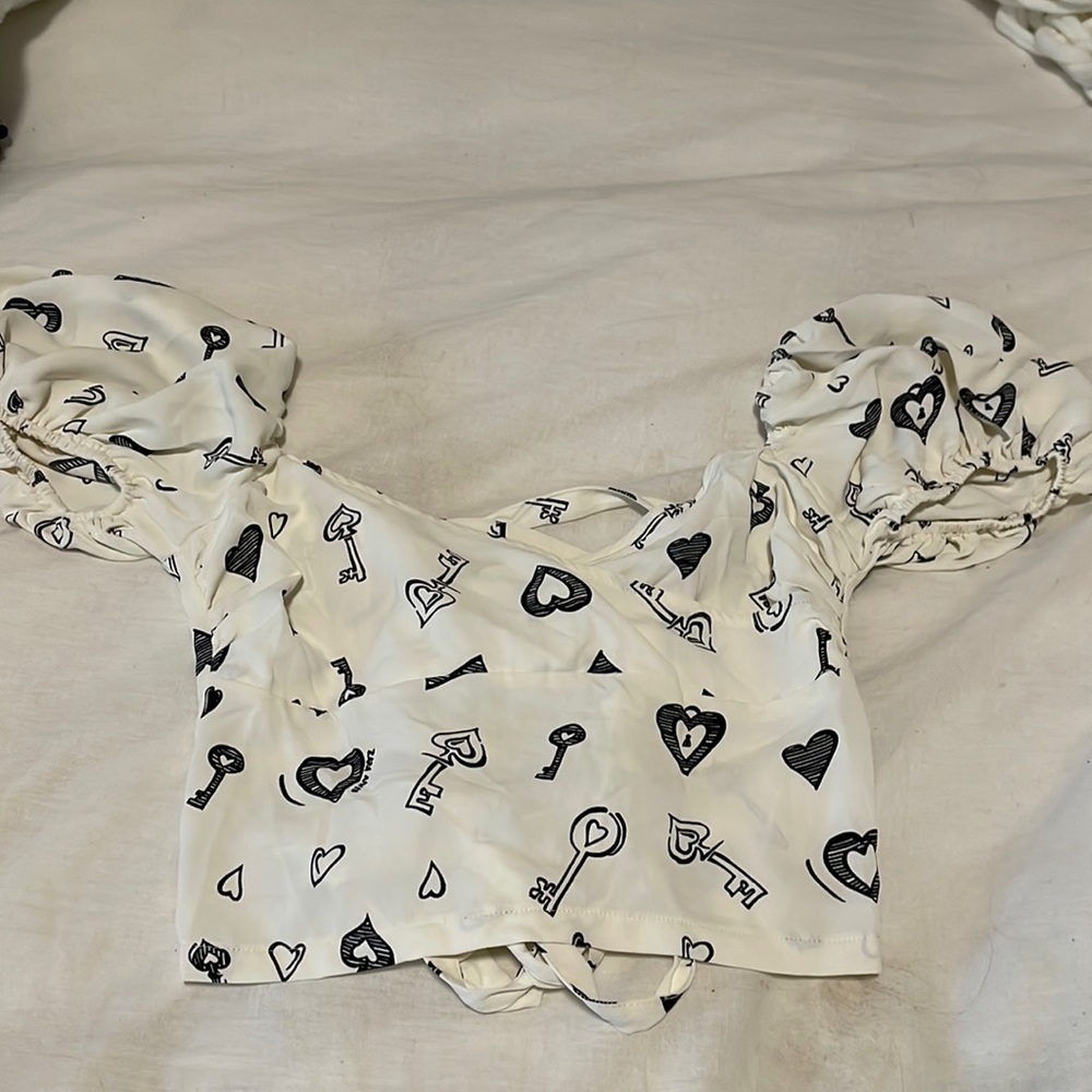 Verge girl white tie top